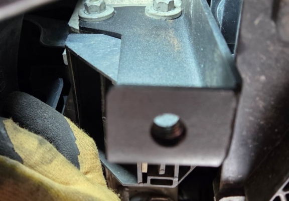 Steel skid plate for BMW Seria 5 E60/E61 standard front bumper