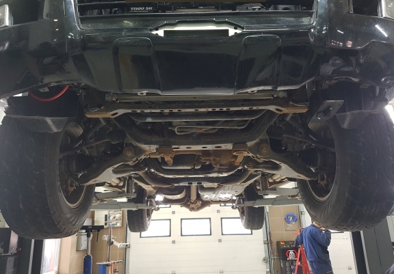 Steel gearbox skid plate for Lexus GX
