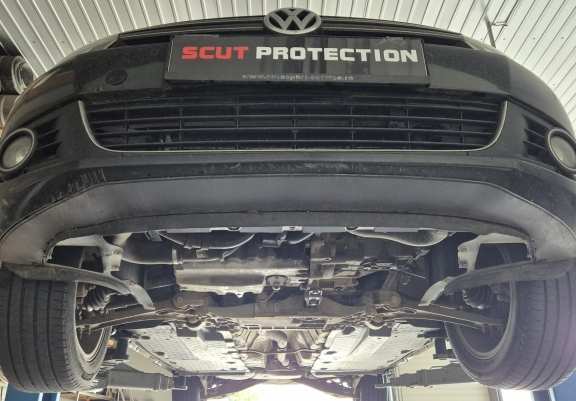Steel skid plate for the protection of the engine and the gearbox for Seat Leon Mk2