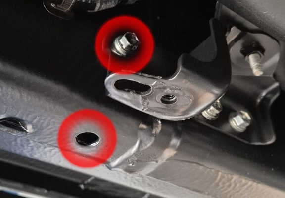 Steel differential skid plate for Toyota Hilux